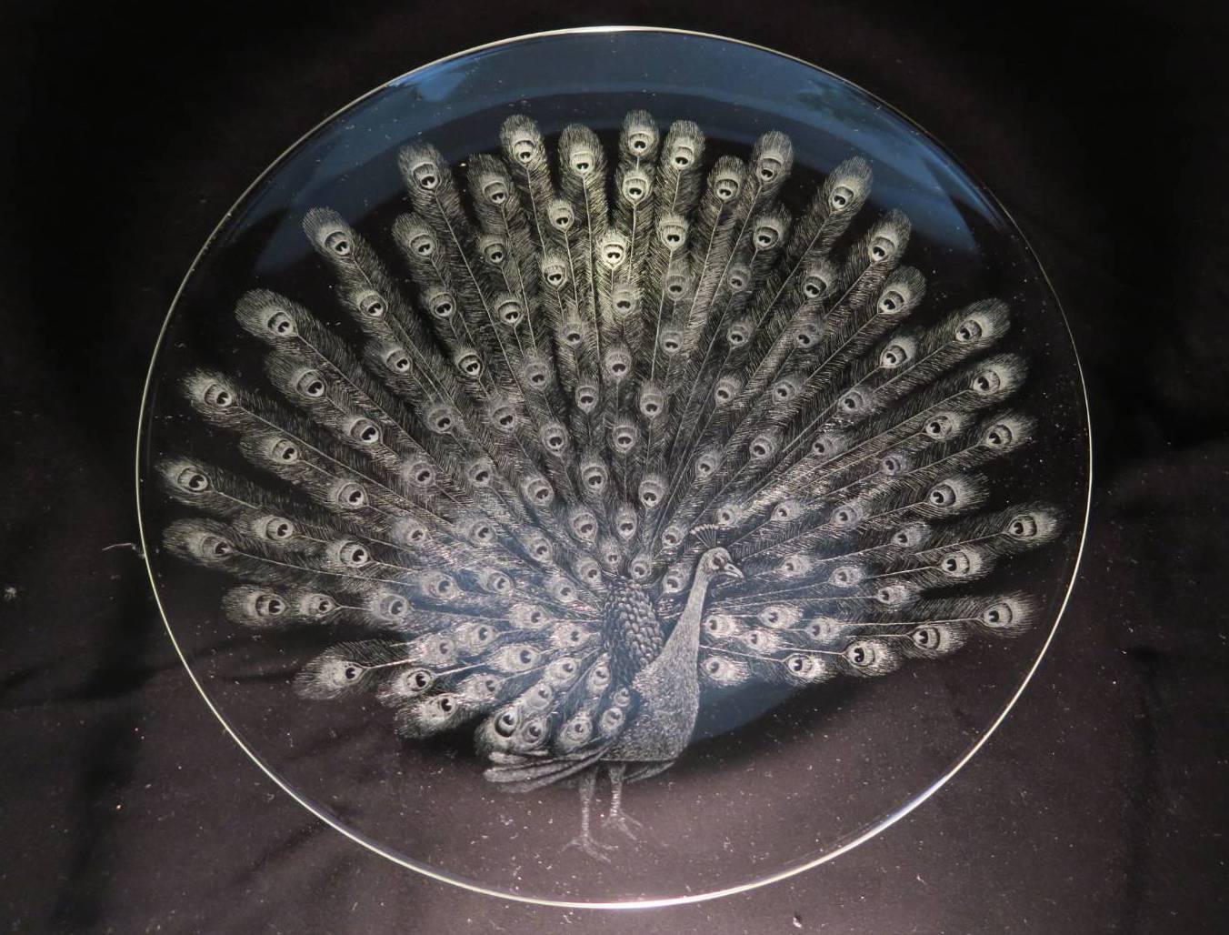 グラスリッツェンの技法で描かれた孔雀